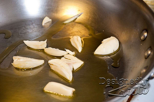 Infuse Oil With Garlic