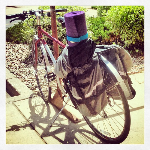 My loaded down bike just before racing a thunderstorm home after working, BodyPump, and yoga. There's an old (heavy) laptop, power adapter, external hard drive, water bottle, thermos, and that is a #Manduka Pro yoga mat (heavy, closed cell, thick). #hardc