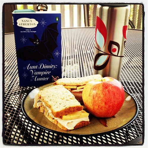 Outdoor lunch just before the smoke rolled in!