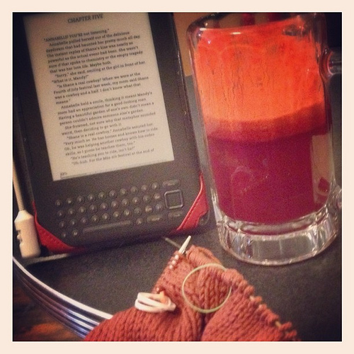 Some semblance of normalcy for  crazy week that isn't over yet - Beetz 'n The Hood juice, knitting and reading at #TheBeanCycle