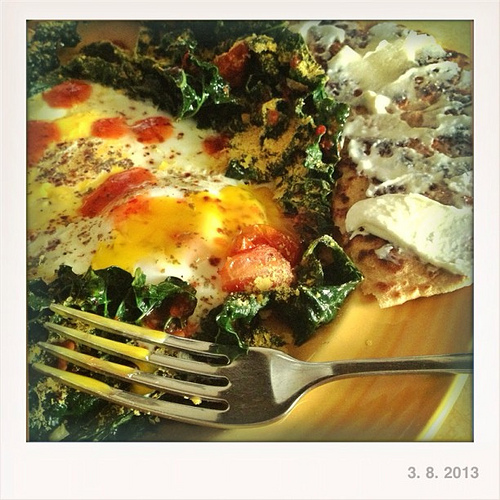 Steamed lucinato kale, grape tomatoes, za'atar, aleppo pepper, 2 eggs, homemade whole wheat naan, whipped feta, horsetooth hot sauce & nutritional yeast. Yum!