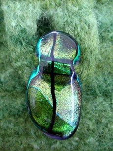 A close look at the bead used as a button on Spring Squatty Sidekick.